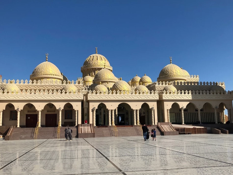 Egypt day tours to Hurghada’s Grand Mosque – Islamic architecture up close
