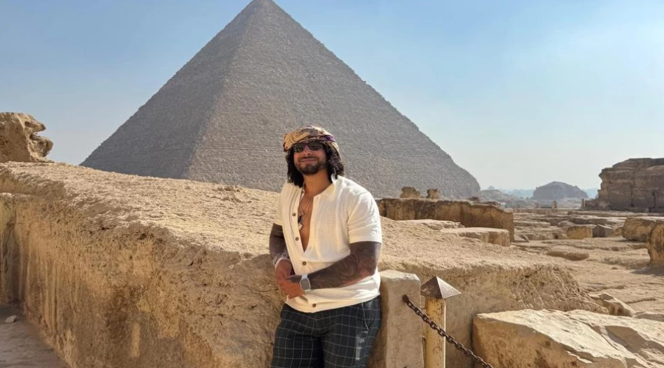giza pyramids with egypt day trips