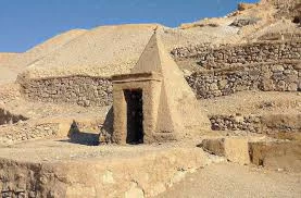 Deir el-Medina Deir el-Medina is the name of an Egyptian archaeological site situated on the west bank