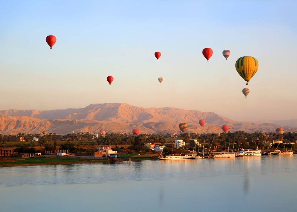 Best Sunrise hot air balloon ride in Luxor