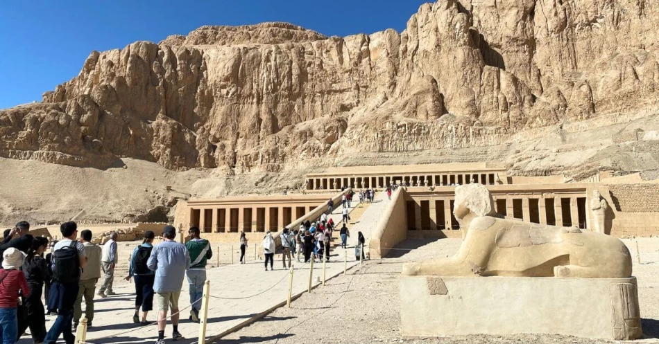 Hatshepsut Temple tour in Luxor from Hurghada
