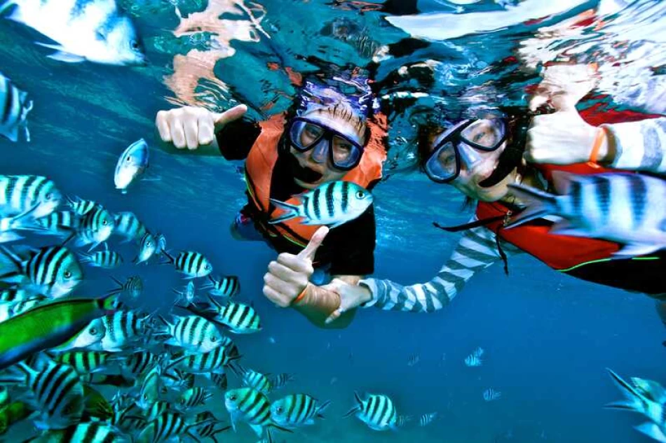Family enjoying Mahmya Island tour from Hurghada resort