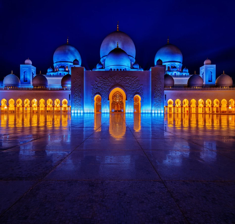 Very bright and gorgeous mosque which is must visit place in Abu Dhabi.