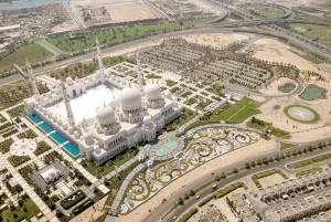 Abu Dhabi: Sheikh Zayed Mosque, Heritage Village Day Tour