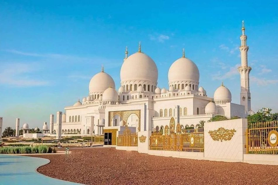 Photography at Sheikh Zayed Grand Mosque during Dubai to Abu Dhabi tour
