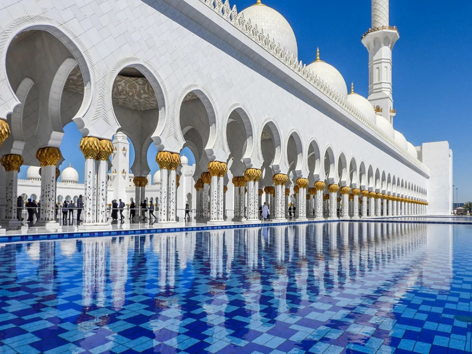 Abu Dhabi day trip from Dubai visiting Sheikh Zayed Mosque