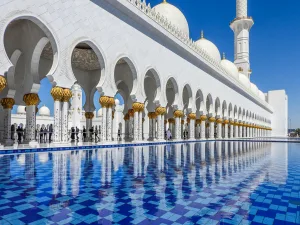 Abu Dhabi Sheikh Zayed Mosque Half-Day Tour from Dubai