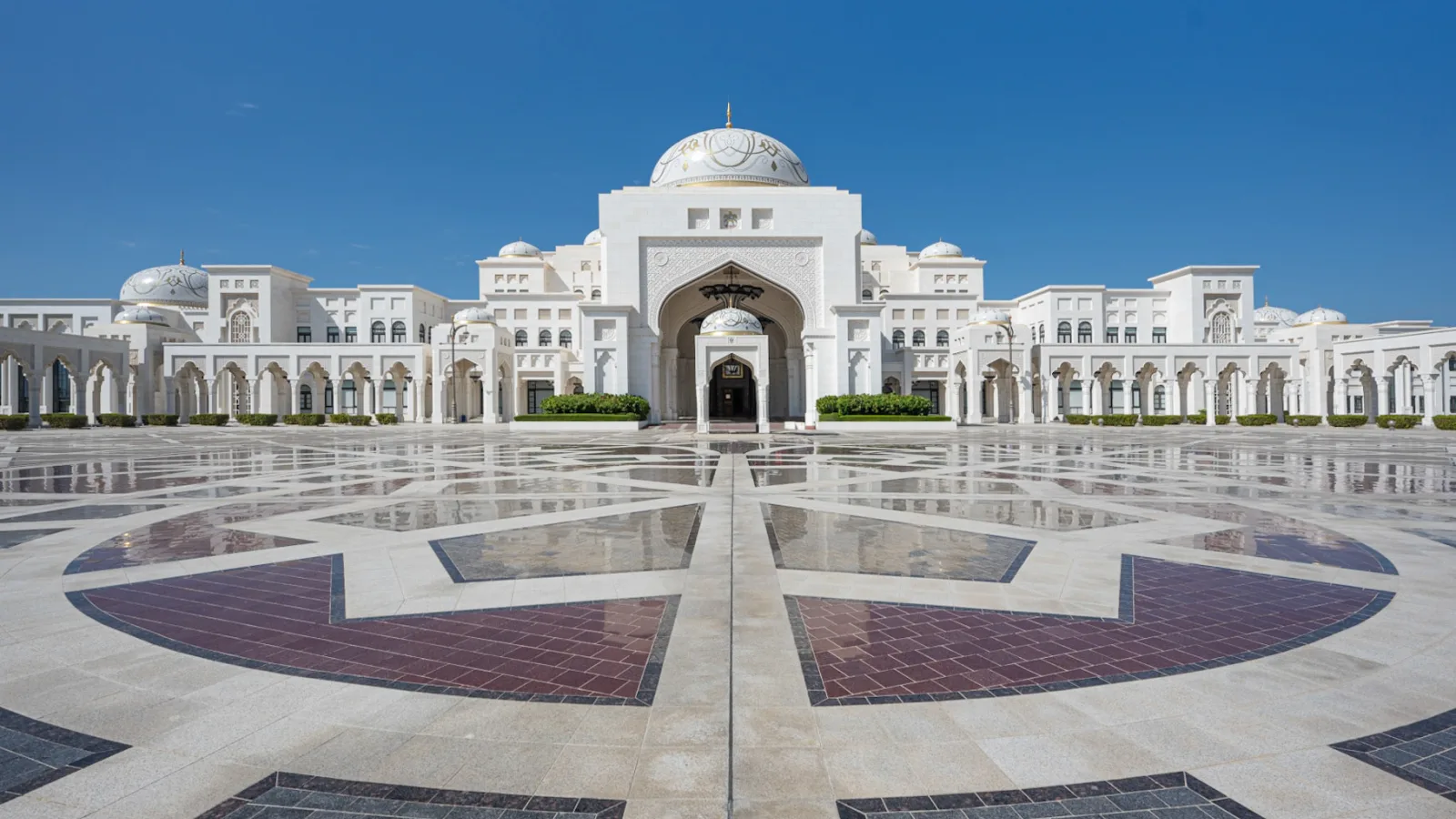 Discover the beauty of Qasr Al Watan through Abu Dhabi travel guides
