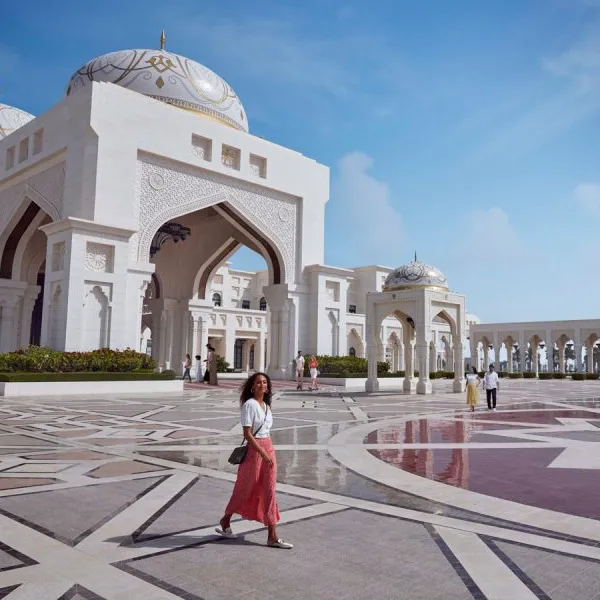Explore the top Abu Dhabi attractions for an unforgettable visit