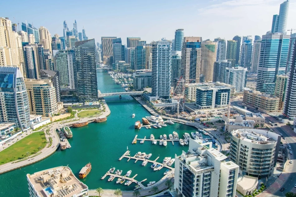 Dubai Marina Skyline – Modern Waterfront with Skyscrapers and Luxury Yachts