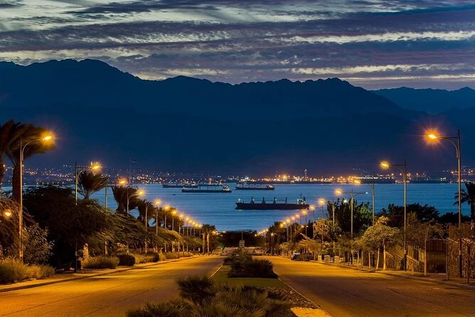 Aqaba , jordan Aqaba is a Jordanian tourist city located 330 kilometres from the capital Amman.