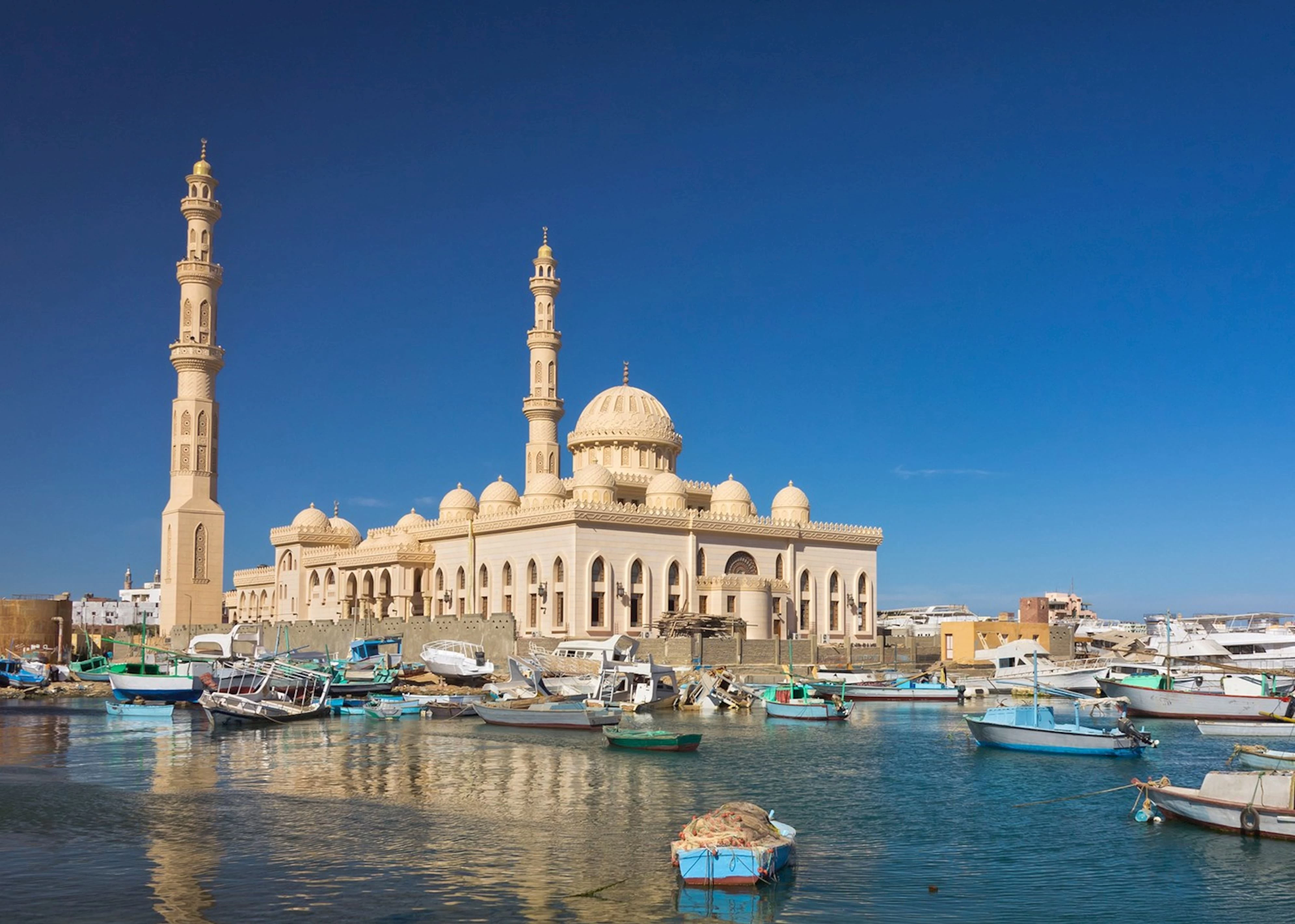 The largest city and capital of the Red Sea Governorate of Egypt