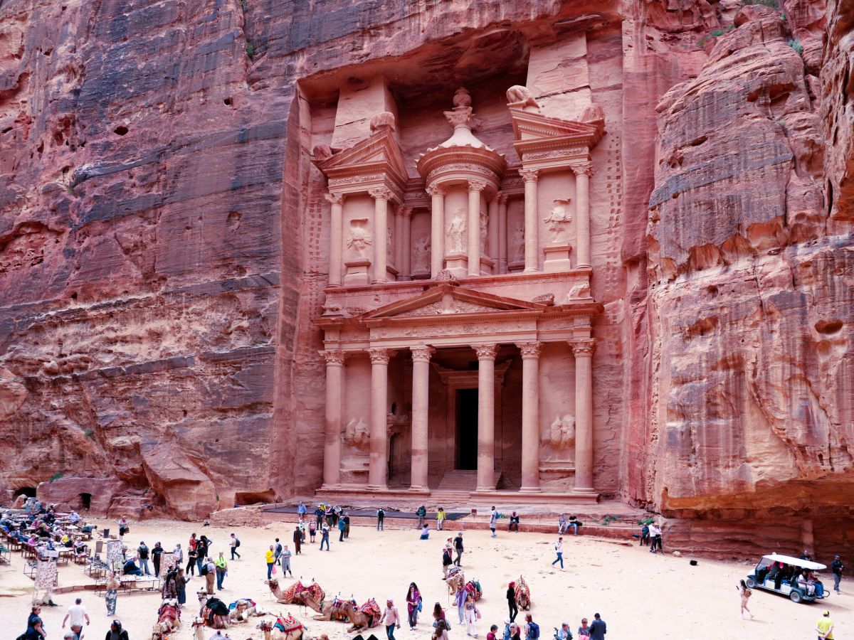 Complete guide to visiting the world wonder Petra in Jordan